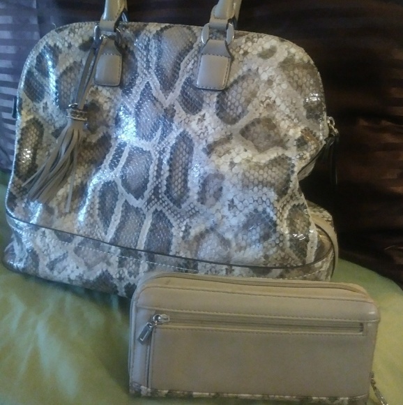 Authentic Guess Python Snakeskin Handbag & Wallet - Picture 2 of 2